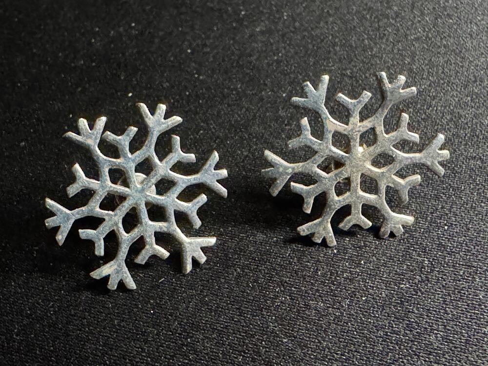 925 Sterling Silver Snowflake Post Earrings
